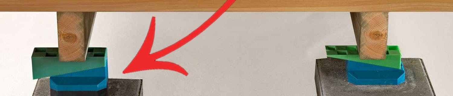 Byg en lige træterrasse på skrå bund